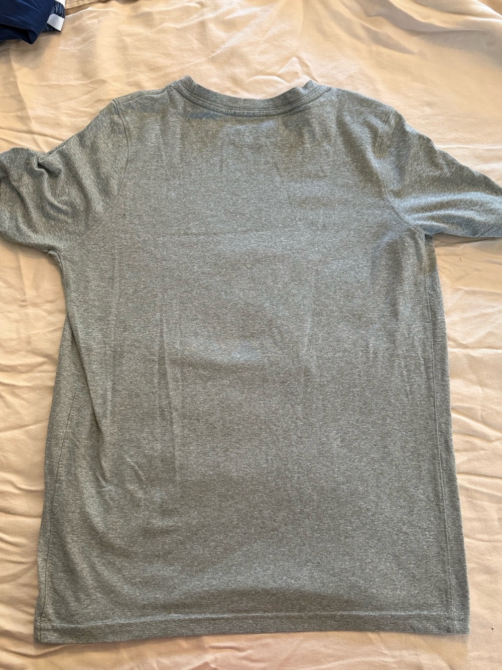 Nike Dri-FIT Youth Large Gray Athletic Training T-Shirt - Picture 3 of 3